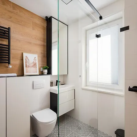 Ursus Deluxe By Bookinghost *