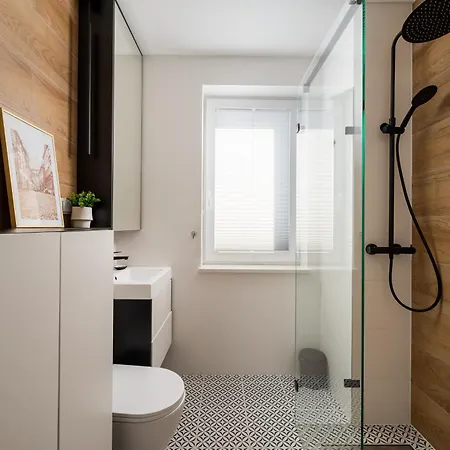 Ursus Deluxe By Bookinghost وارسو