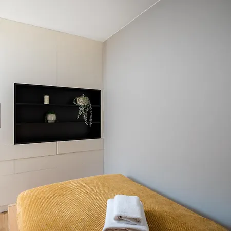 Ursus Deluxe By Bookinghost شقة وارسو