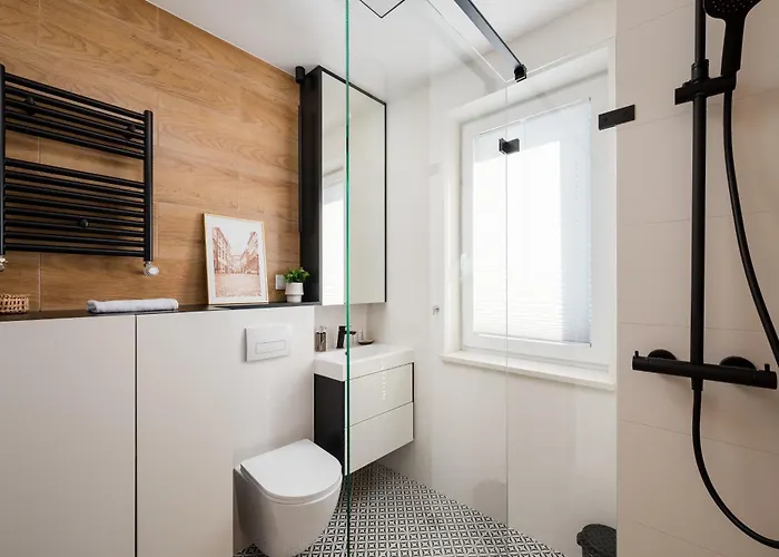 Ursus Deluxe By Bookinghost *