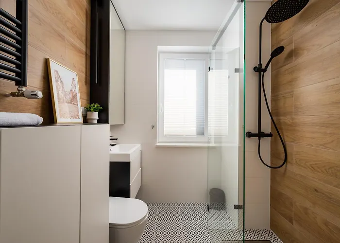 Ursus Deluxe By Bookinghost Warschau