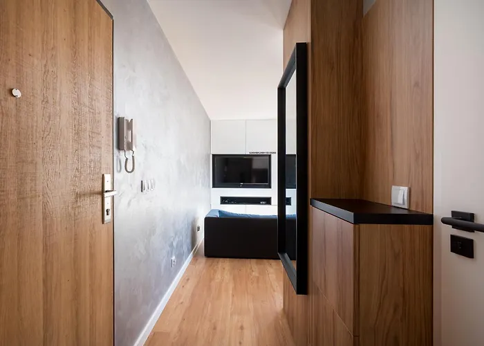 Ursus Deluxe By Bookinghost * Warschau